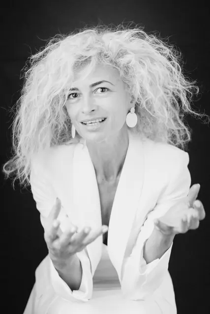 Adriana Calcan — Portret · 2023