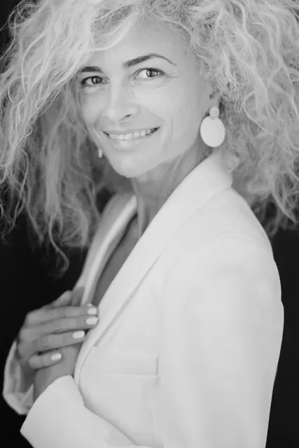 Adriana Calcan — Portret · 2023