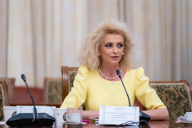 Adriana Calcan — Conferința „10 S pentru o viață de succes”, Senatul României · iunie 2025